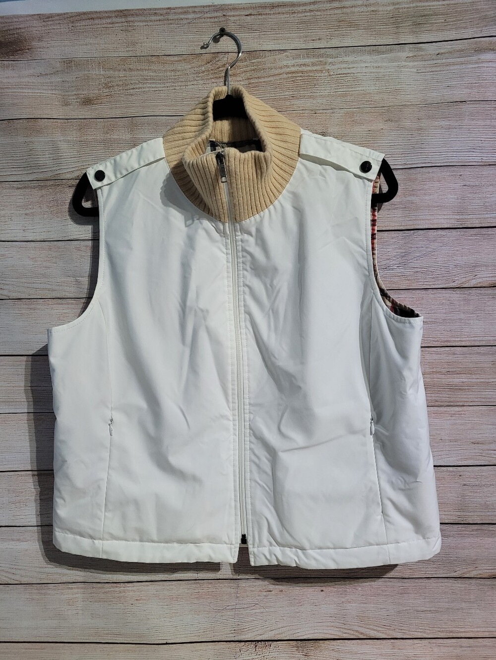 Burberry Vest Women's Size 16 White w Ribbed Knit Collar - Picture 2 of 10